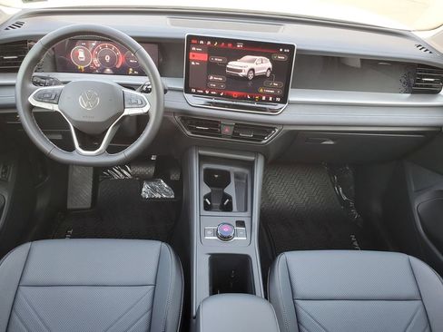 New 2026 Volkswagen Tiguan SE FWD image 13