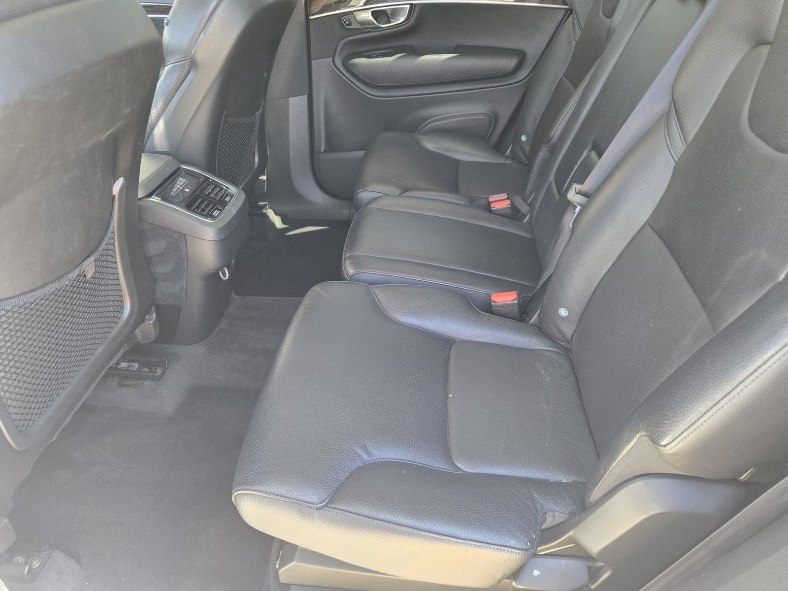 Used 2018 Volvo XC90 T6 Momentum w/ Momentum Plus Package AWD/4WD image 30