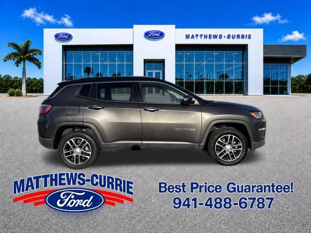 Used 2018 Jeep Compass Latitude w/ Popular Equipment Group AWD/4WD image 3