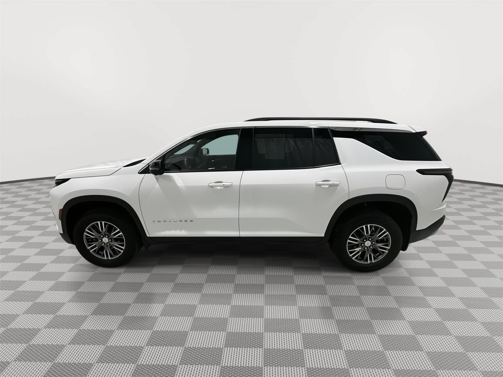 Used 2024 Chevrolet Traverse LT w/ LPO, Floor Liner Package AWD/4WD image 2