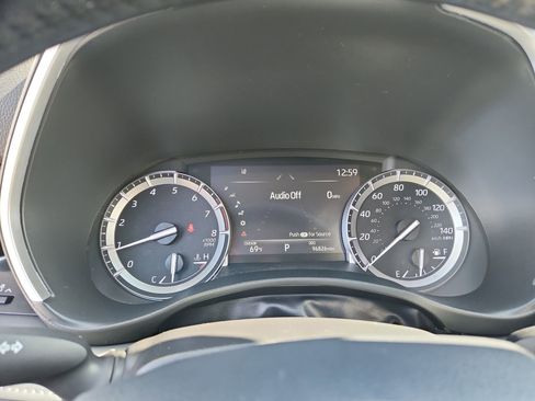 Used 2022 Toyota Highlander XLE image 10