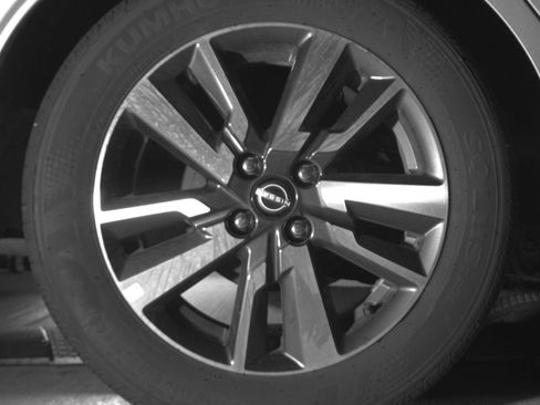 Used 2025 Nissan Versa SV image 15