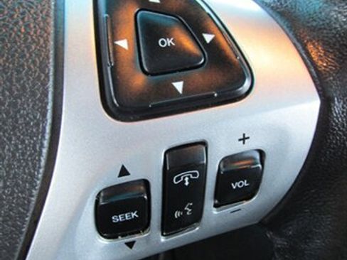 Used 2014 Ford Explorer XLT w/ Equipment Group 202A AWD/4WD image 24
