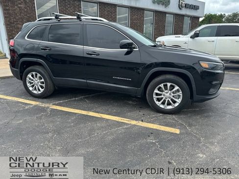 Used 2019 Jeep Cherokee Latitude w/ Popular Appearance Group AWD/4WD image 3