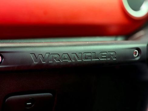 Used 2019 Jeep Wrangler Unlimited Rubicon AWD/4WD image 34
