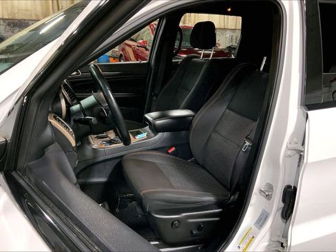 Used 2016 Jeep Grand Cherokee Laredo 75th Anniversary image 7