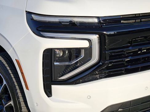 New 2026 Chevrolet Suburban RST w/ Comfort Package AWD/4WD image 9