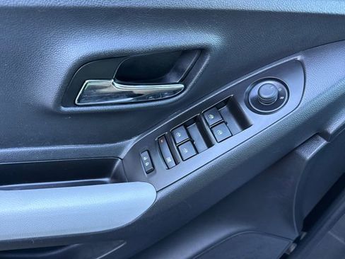 Used 2021 Chevrolet Trax LT image 20