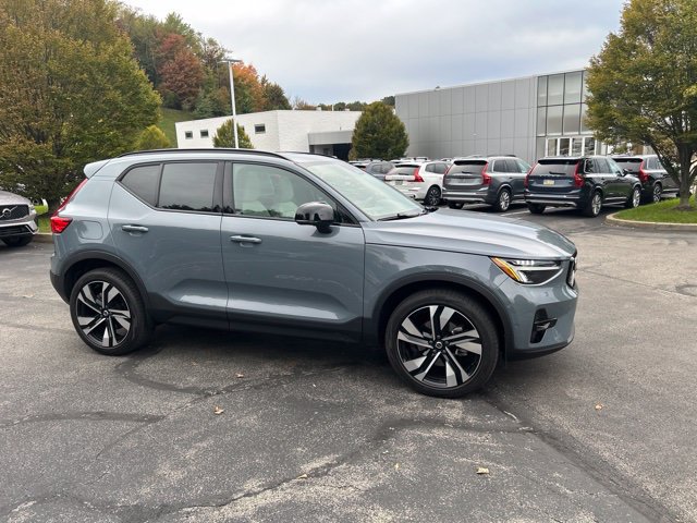 Used 2023 Volvo XC40 B5 Plus w/ Driver Assist Package AWD/4WD image 5