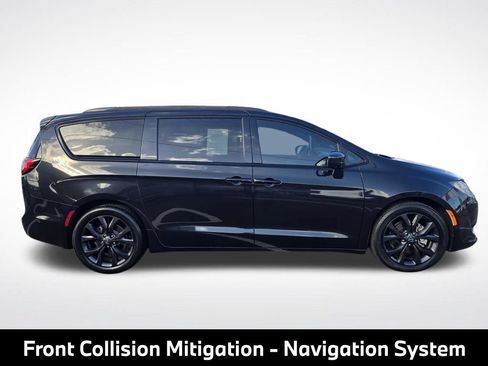 Used 2019 Chrysler Pacifica Touring-L Plus w/ Advanced Safetytec Group FWD image 11