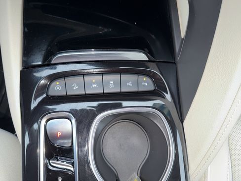 Used 2022 Buick Envision Avenir w/ Technology Package II image 35