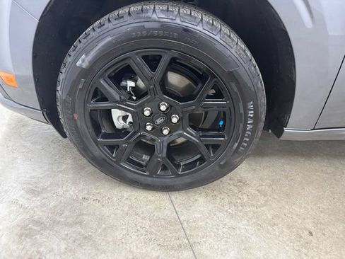 Used 2025 Ford Maverick Lobo AWD/4WD image 9