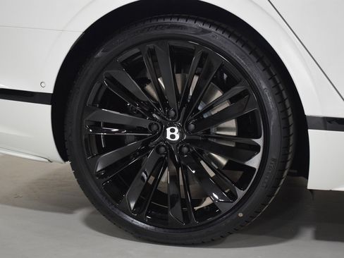 New 2025 Bentley Flying Spur Plug-In Hybrid image 6