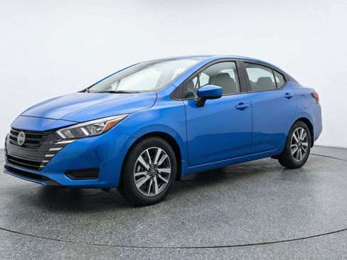 Used 2025 Nissan Versa SV image 3