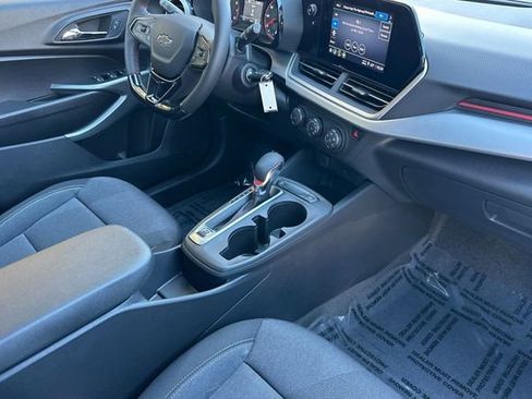 New 2026 Chevrolet Trax RS w/ Sunroof Package FWD image 21