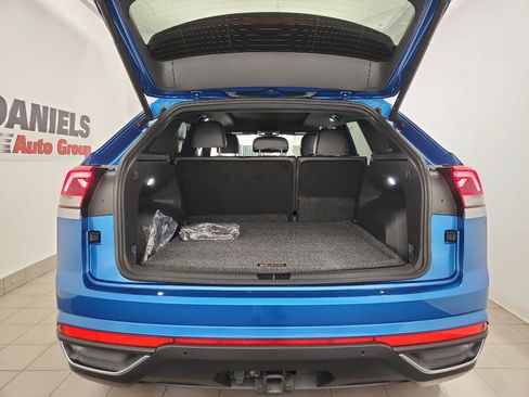 Certified 2024 Volkswagen Atlas Cross Sport SE w/ Panoramic Sunroof Package image 34