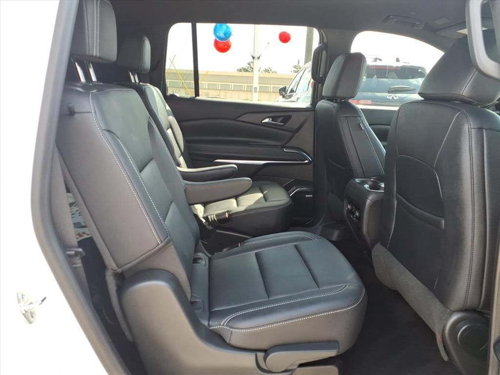 Used 2025 Chevrolet Traverse LT w/ Enhanced Driving Package FWD image 15