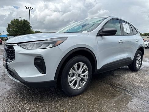 Used 2025 Ford Escape Active w/ Tech Pack #1 AWD/4WD image 3