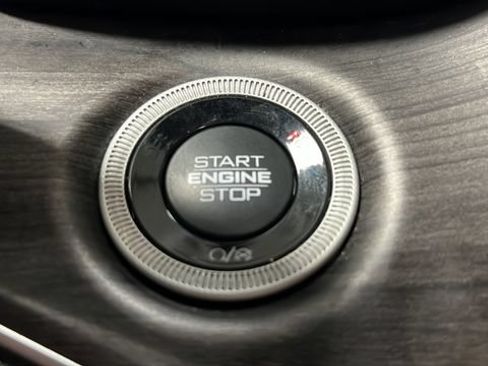 Used 2023 Jeep Grand Cherokee L Limited AWD/4WD image 36