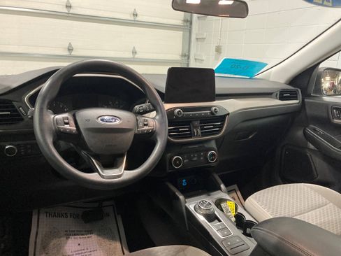 Used 2022 Ford Escape SE image 17