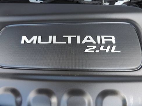 Used 2019 Jeep Cherokee Latitude Plus w/ Cold Weather Group FWD image 21