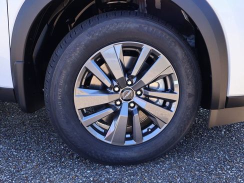 New 2025 Nissan Pathfinder SV w/ SV Premium Package image 17