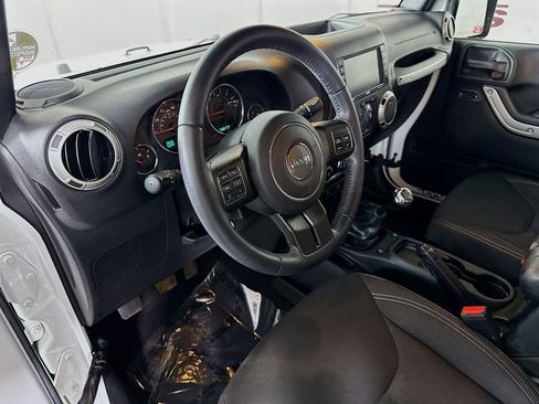 Used 2017 Jeep Wrangler Unlimited Sahara w/ Connectivity Group AWD/4WD image 16