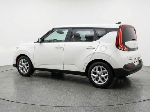 Used 2025 Kia Soul LX w/ LX Technology Package image 5
