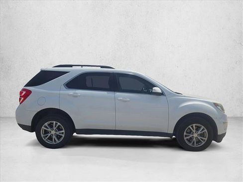 Used 2017 Chevrolet Equinox LT FWD image 4