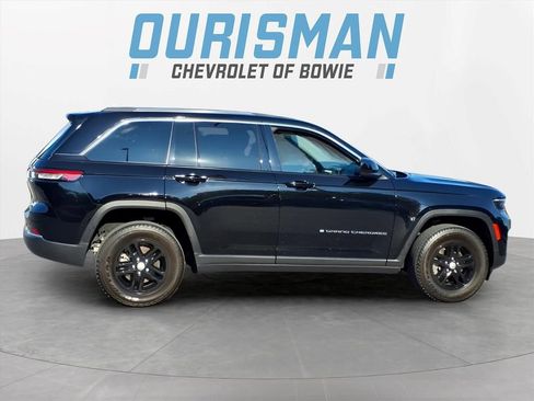 Used 2023 Jeep Grand Cherokee Laredo AWD/4WD image 2