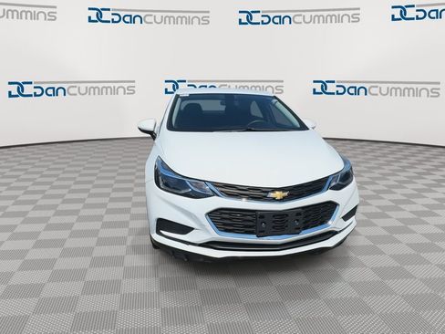 Used 2018 Chevrolet Cruze LT image 3