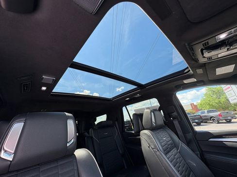Used 2025 Cadillac Escalade Sport Platinum AWD/4WD image 38