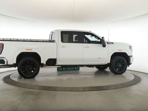 Used 2025 GMC Sierra 2500 AT4 w/ Technology Package image 6