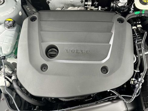 Used 2025 Volvo XC40 B5 Core w/ Protection Package Premier image 29