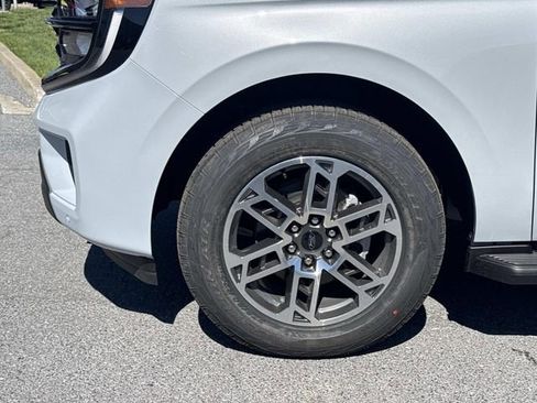 New 2026 Ford Expedition Active image 8