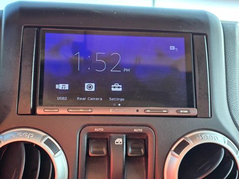 Used 2016 Jeep Wrangler Sahara w/ Dual Top Group AWD/4WD image 16