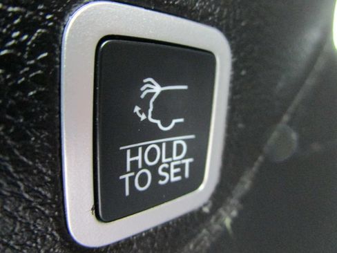 Used 2024 Jeep Wagoneer 2WD image 15