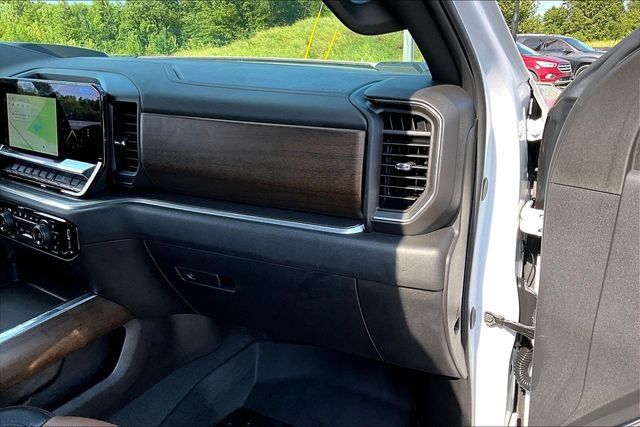 Used 2024 Chevrolet Silverado 2500 High Country w/ High Country Premium Package AWD/4WD image 27