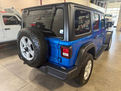 Used 2022 Jeep Wrangler Unlimited Sport w/ Cold Weather Group AWD/4WD image 25