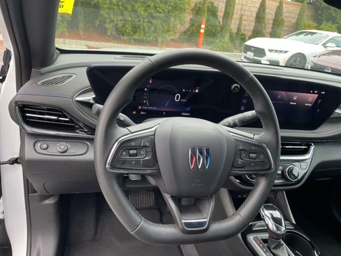 Used 2025 Buick Envista Sport Touring image 27