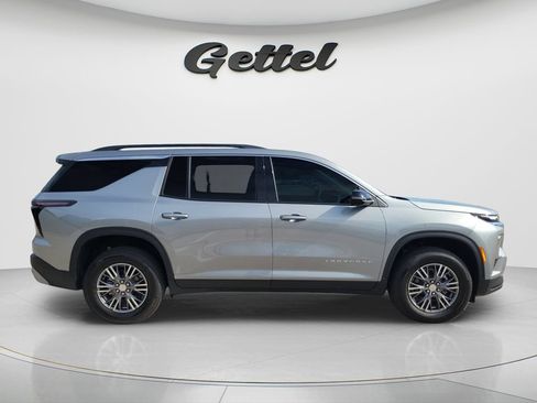 Used 2026 Chevrolet Traverse LT FWD image 4
