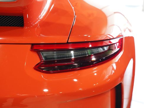 Used 2018 Porsche 911 GT3 RWD image 11