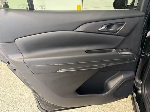 Used 2025 Chevrolet Traverse LT w/ Driver Confidence Package image 25