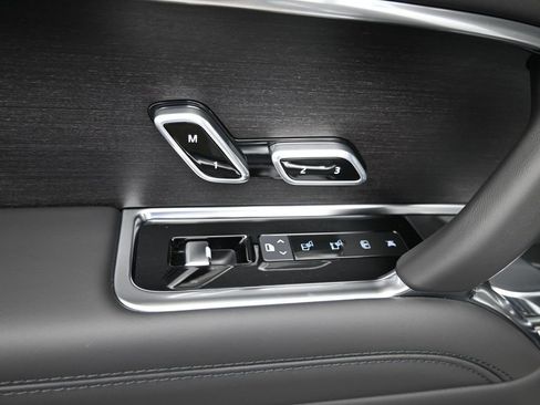 New 2025 Land Rover Range Rover Long Wheelbase SE image 20