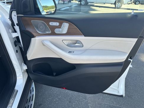 Used 2023 Mercedes-Benz GLS 450 4MATIC image 34