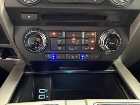 Used 2018 Ford F150 Lariat w/ Equipment Group 502A Luxury AWD/4WD image 6