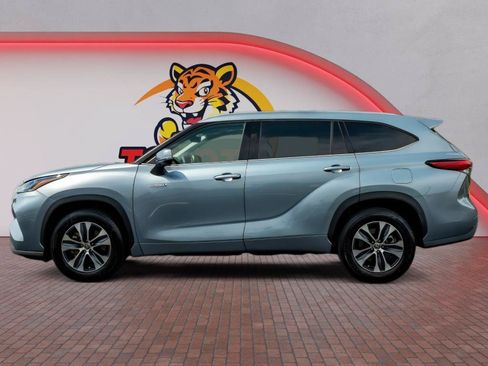 Used 2021 Toyota Highlander XLE FWD image 9