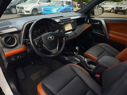 Used 2018 Toyota RAV4 SE w/ Power Extra Value Package AWD/4WD image 18