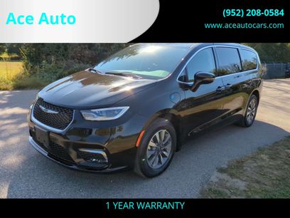 Used 2024 Chrysler Pacifica Limited