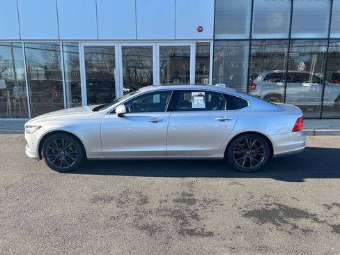 Used 2018 Volvo S90 T5 Momentum w/ Convenience Package image 2